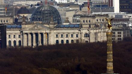 Der Bundestag, auch ein Schutzwall: Ermittlungen gegen Abgeordnete muss das hohe Haus prinzipiell genehmigen.