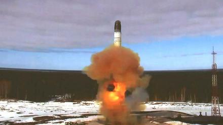 Wladimir Putin ließ am Mittwoch eine neue ballistische Interkontinentalrakete vom Typ Sarmat (Nato-Codename: SS-X-30 Satan 2) testen