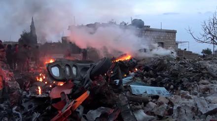 In Trümmern. Rebellen haben nach eigenen Angaben im Nordwesten Syriens einen russischen Kampfjet abgeschossen und den Piloten getötet.