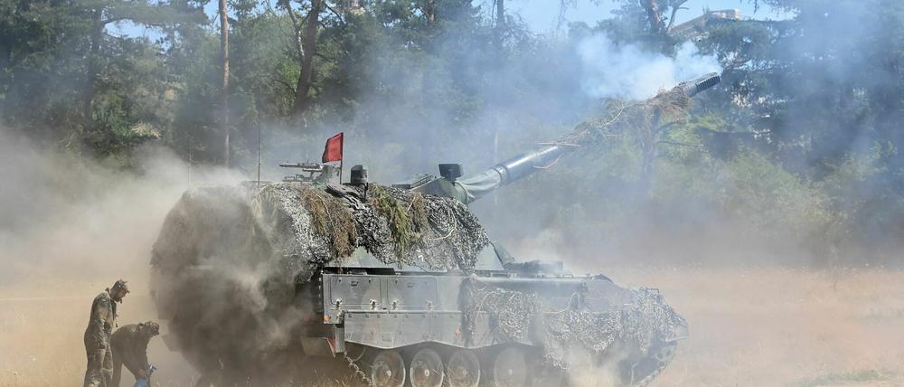 Die Panzerhaubitze 2000 im Übungseinsatz. Nur sieben solcher Geräte hat die Bundesregierung bislang an die Ukraine geliefert. 
