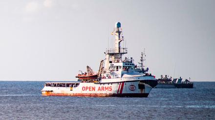 Die „Open Arms“ vor der Küste der italienischen Insel Lampedusa 