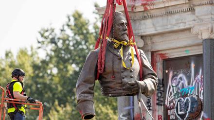 Die Reiterstatue des Konföderierten-Generals Robert E. Lee wurde abgebaut.