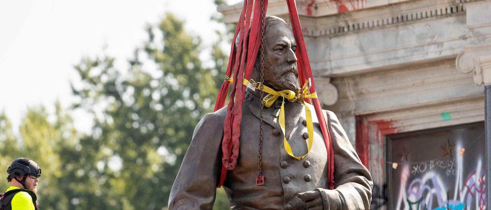 Die Reiterstatue des Konföderierten-Generals Robert E. Lee wurde abgebaut.