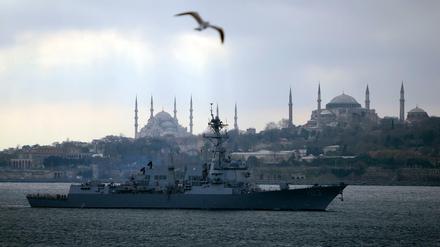Die Türkei kontrolliert den Bosporus. Die Durchfahrtsrechte auch für Kriegsschiffe regelt ein internationaler Vertrag.