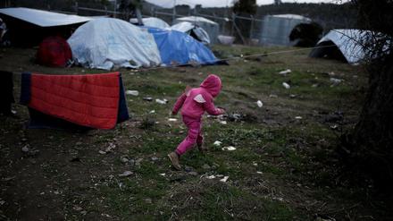 Im Flüchtlingslager Moria auf Lesbos leben derzeit rund 5500 Menschen. Zu Beginn dieser Woche kam es dort zu schweren Ausschreitungen zwischen Afghanen, Irakern und Syrern. 