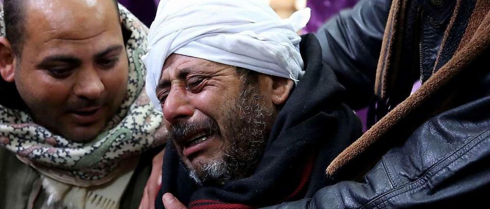 Unfassbare Gewalt, grenzenlose Trauer um die 21 vom IS getöteten ägyptische Kopten in Libyen. 