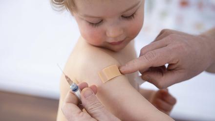 Impfung von Kindern ist ein Thema, bei dem Eltern leicht in Rage geraten können.