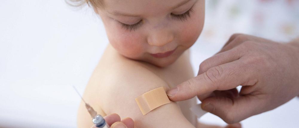 Impfung von Kindern ist ein Thema, bei dem Eltern leicht in Rage geraten können.