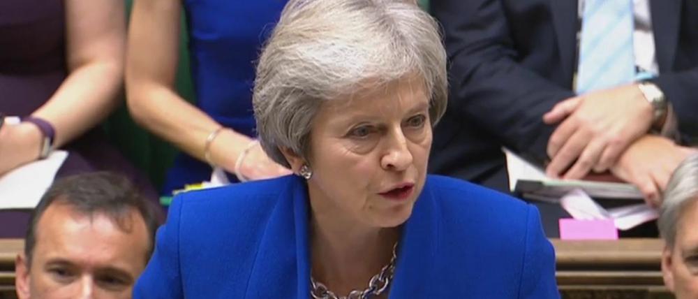 Theresa May, Premierministerin von Großbritannien, spricht im Unterhaus des britischen Parlaments.