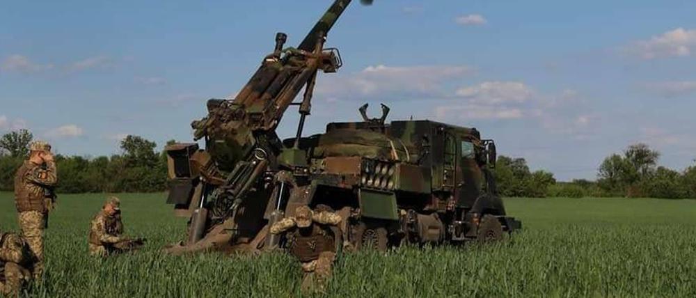 Knappes (Rüstungs)-Gut: Eine Caesar-Haubitze im Einsatz in der Ukraine.