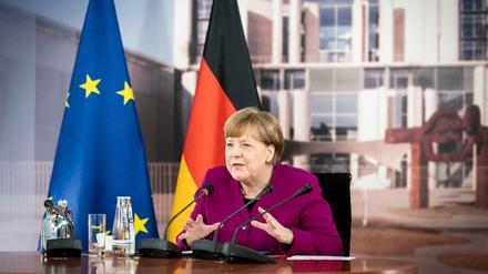  Angela Merkel in der Video-Schalte mit dem französischen Präsidenten Emmanuel Macron zu europäischen Wirtschaftshilfen.
