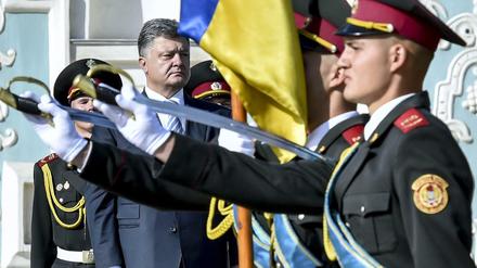 Petro Poroschenko in Kiew beim ukrainischen "Tag der Nationalflagge": Der Präsident muss den Zorn der Wähler fürchten