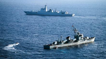 Chinesische Militärschiffe patrouillieren im Südchinesischen Meer vor den Paracelsus-Inseln. 