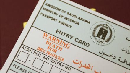 Auf Einreiseformularen wird auf die Todesstrafe für Drogenhändler in Saudi Arabien hingewiesen.