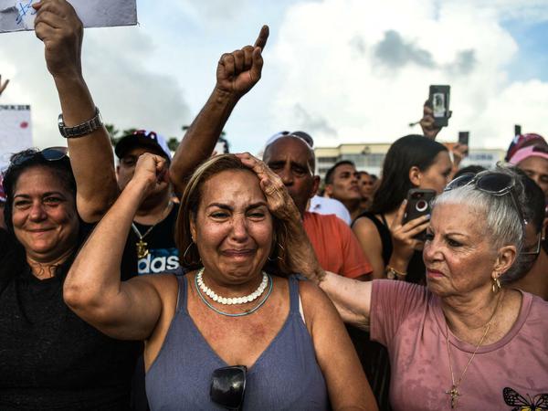 In Kuba gingen Zehntausende auf die Straße, um gegen das Regime zu protestieren.