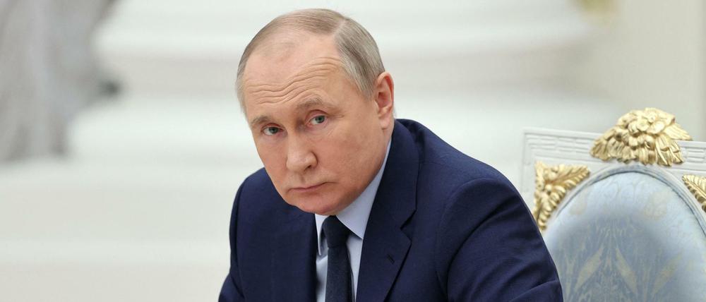 Scheinriese: Russlands Präsident Wladimir Putin im Kreml.