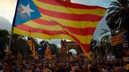 Befürworter der Unabhängigkeit bei einer Rede des katalonischen Regionalpräsidenten Carles Puigdemont am 10. Oktober in Barcelona.