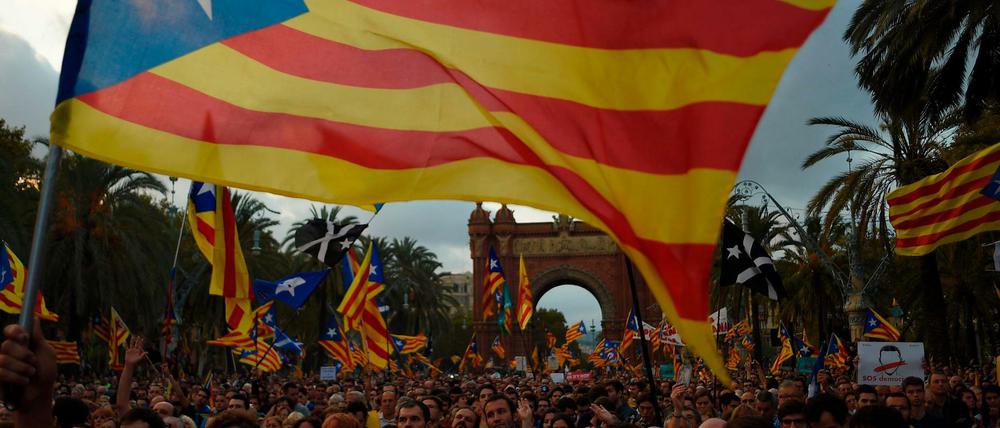 Befürworter der Unabhängigkeit bei einer Rede des katalonischen Regionalpräsidenten Carles Puigdemont am 10. Oktober in Barcelona.