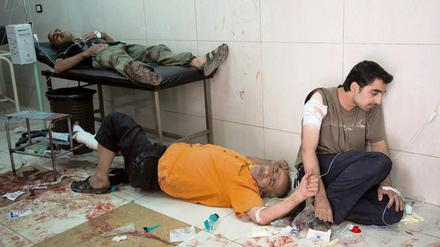 Auf Hilfe warten. In den wenigen noch funktionierenden Kliniken Ost-Aleppos herrschen katastrophale Bedingungen.