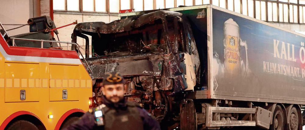 Der gestohlene Lastwagen, mit dem der Attentäter in Stockholm vier Menschen tötete. 