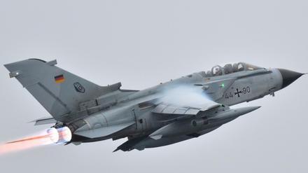 Ein Bundeswehrflugzeug vom Typ Tornado (Archivbild)