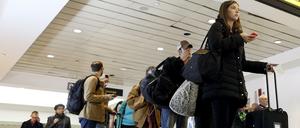 Das Warten an US-Flughäfen könnte länger werden.