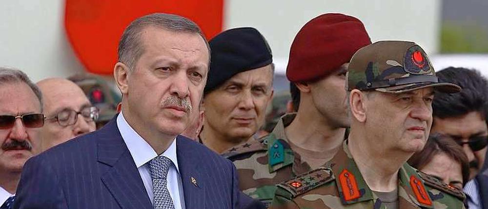 Nach dem Gebet in die verbale Offensive: Ministerpräsident Erdogan sagt der PKK erneut den Kampf an.