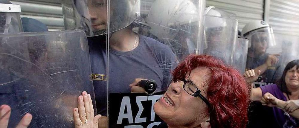 Ungeliebte Kontrolleure. Einwohner in Athen protestieren gegen einen Besuch der Troika in der griechischen Hauptstadt.