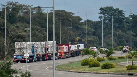 Die humanitäre Hilfe, die Oppositionsführer Guaidó versprochen hat, wird immer noch an der Grenze blockiert.