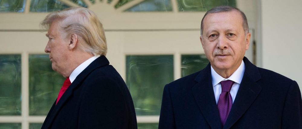 Trump und Erdogan vor dem Weißen Haus. Zwischen Deutschland und der Türkei hatte die Einstufung als Genozid eine schwere diplomatische Krise ausgelöst.