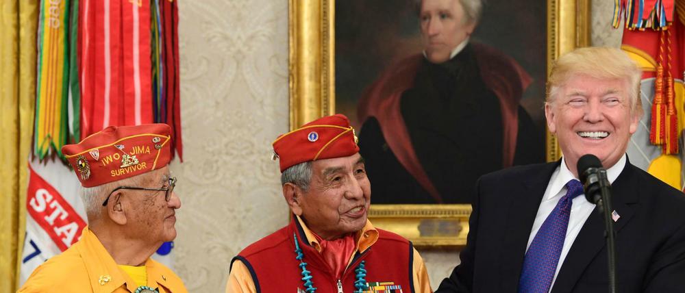 US-Präsident Donald Trump trifft im Weißen Haus Navajo-Indianer