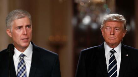 Hat seinen Kandidaten im Blick: Donald Trump (rechts) und Neil Gorsuch 