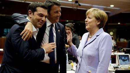 Der griechische Premier Alexis Tsipras, der italienische Regierungschef Matteo Renzi und Bundeskanzlerin Angela Merkel bei einem Gipfeltreffen in Brüssel
