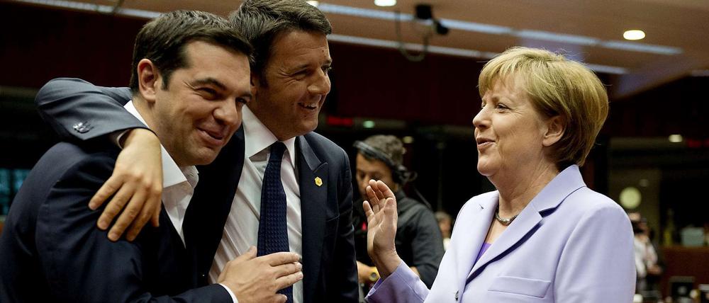 Der griechische Premier Alexis Tsipras, der italienische Regierungschef Matteo Renzi und Bundeskanzlerin Angela Merkel bei einem Gipfeltreffen in Brüssel