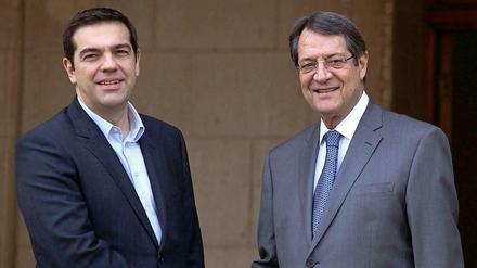 Alexis Tsipras (l.) und der Präsident Zyperns, Nikos Anastasiadis.