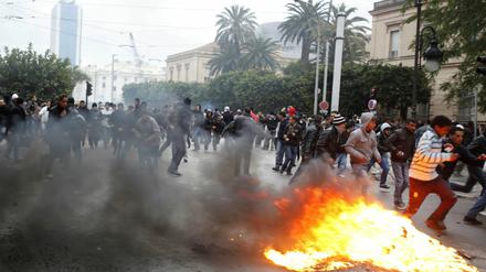 Seit dem Sturz Ben Alis im Januar verzeichnet Tunesien eine steigende Kriminalität. Sicherheitskräfte beschuldigen die Anhänger des Ex-Präsidenten, das Land destabilisieren zu wollen.
