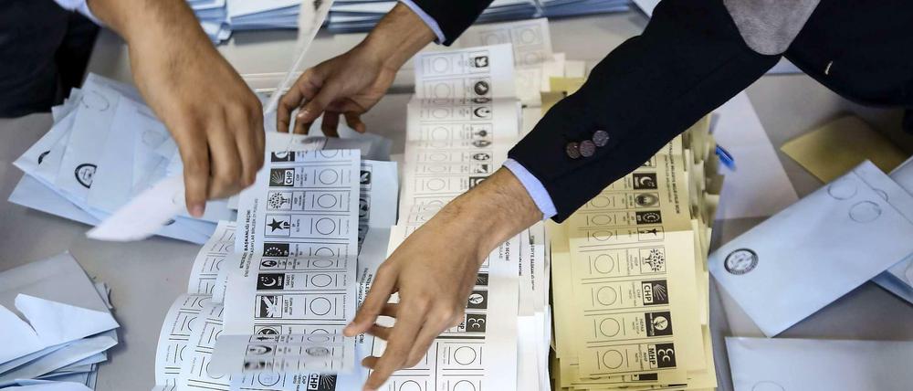 Stimmauszählung bei der Kommunalwahl.