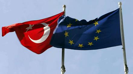 Die Außen- und Europaminister der EU haben ein neues „Kapitel“ der Beitrittsverhandlungen mit der Türkei eröffnet.