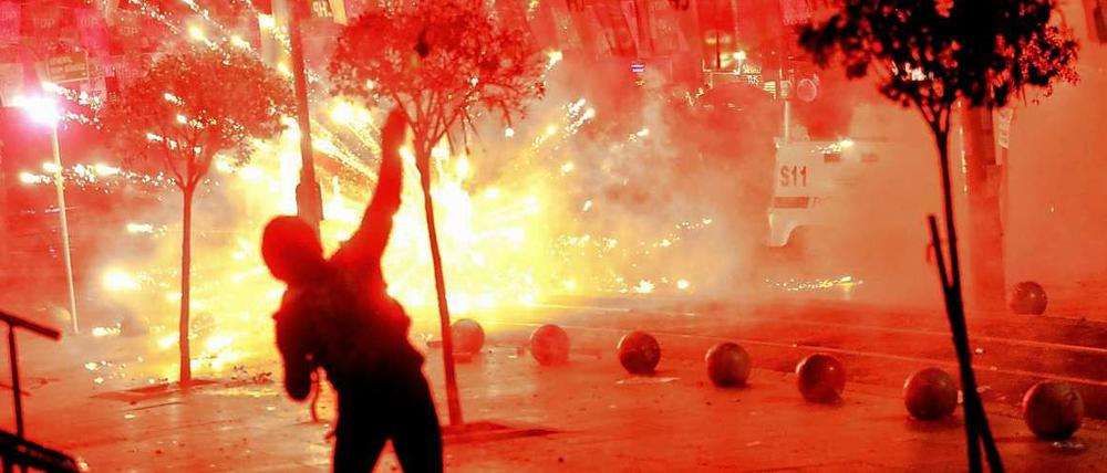 Die Nachricht vom Tod eines jungen Demonstranten hat in der Türkei neue Proteste ausgelöst.