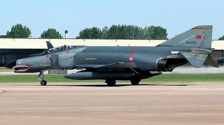 Archivfoto: Eine McDonnell Douglas F-4E Phantom II der türkischen Luftwaffe. Eine Maschine diesen Typs ist am Freitag abgeschossen worden.