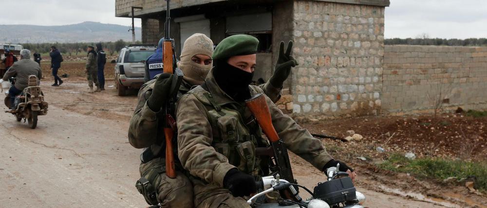 Seit Tagen attackiert die türkische Armee gemeinsam mit Einheiten der Freien Syrischen Armee die Kurdenmiliz YPG.