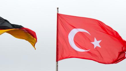 Die Flaggen von Deutschland und der Türkei (Symbolbild)