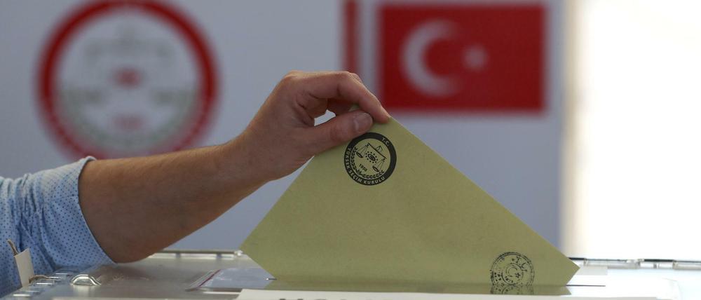 Im April stimmten die Türken in Deutschland mehrheitlich für die Verfassungsänderung in der Türkei. Das Votum sorgte für Empörung. Eine Abstimmung über die Wiedereinführung der Todesstrafe soll es nicht geben.