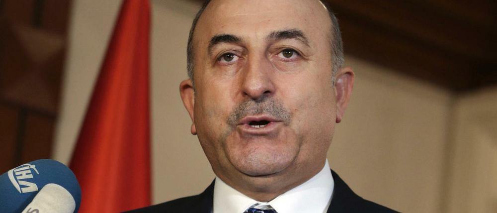 Der türkische Außenminister Mevlüt Cavusoglu bei einer Pressekonferenz in der türkischen Hauptstadt Ankara. 