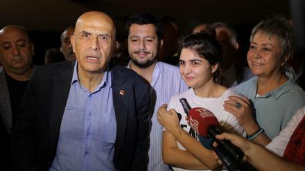 Türkische Behörden haben den Oppositionspolitiker Enis Berberoglu aus der Haft entlassen.