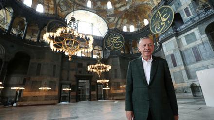 Der türkische Präsident Recip Tayyip Erdogan in der Hagia Sophia