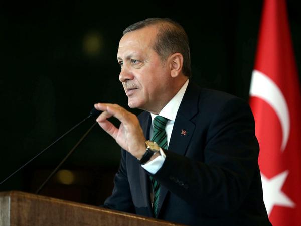 Präsident Recep Tayyip Erdogan hatte noch am Sonntagabend angekündigt, der Staat werde „den Terror in die Knie zwingen“. 