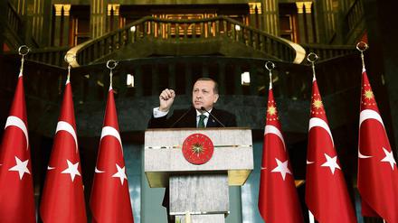 Die geplante Zusammenarbeit der EU mit der Türkei und ihrem Präsidenten Recep Tayyip Erdogan stellt die CDU/CSU vor ein Dilemma. 