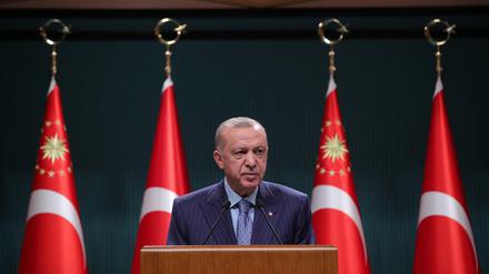 Der türkische Präsident Erdogan will mehrere Diplomaten doch nicht zu unerwünschten Personen erklären lassen.