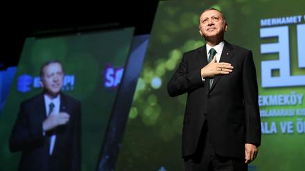 Erdogan sagt, wo es lang geht. Nach dem Abgang von Premier Davutoglu hat der türkische Präsident alle Macht an sich gezogen.